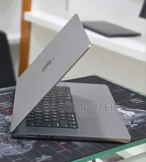 New Laptop Apple MacBook Pro 2023 M2 16GB Apple M2 SSD 1T