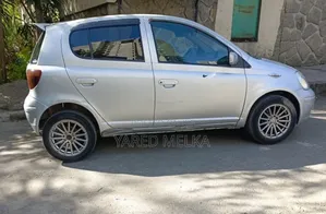 Toyota Vitz 2001 Silver