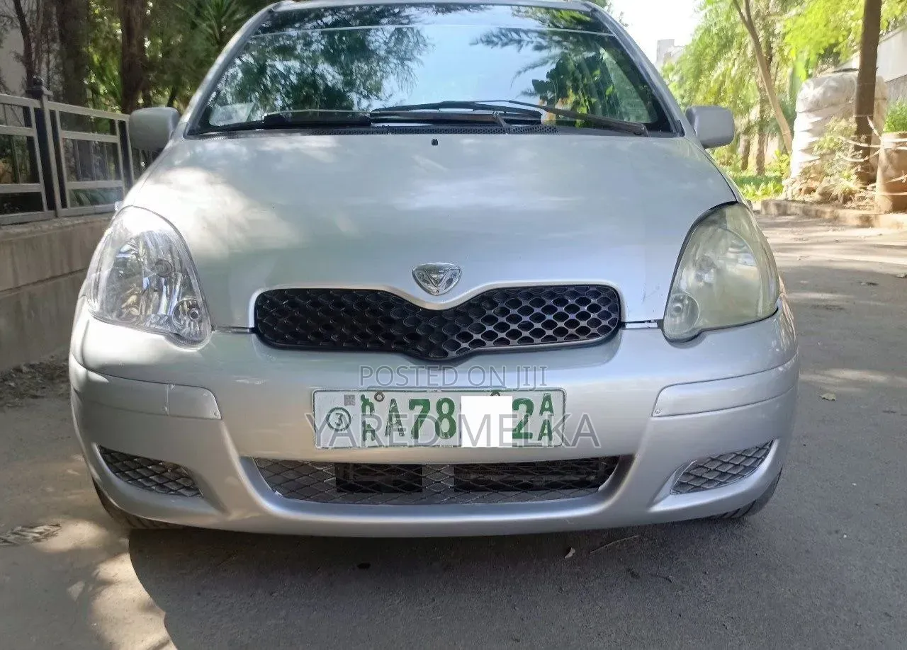 Toyota Vitz 2001 Silver