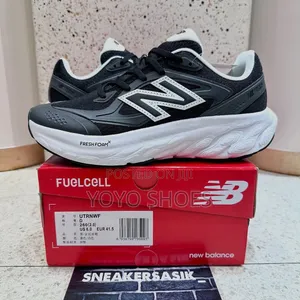 New Balance Fresh Foam Trainer (Black White /Unisex Fashion Sneakers