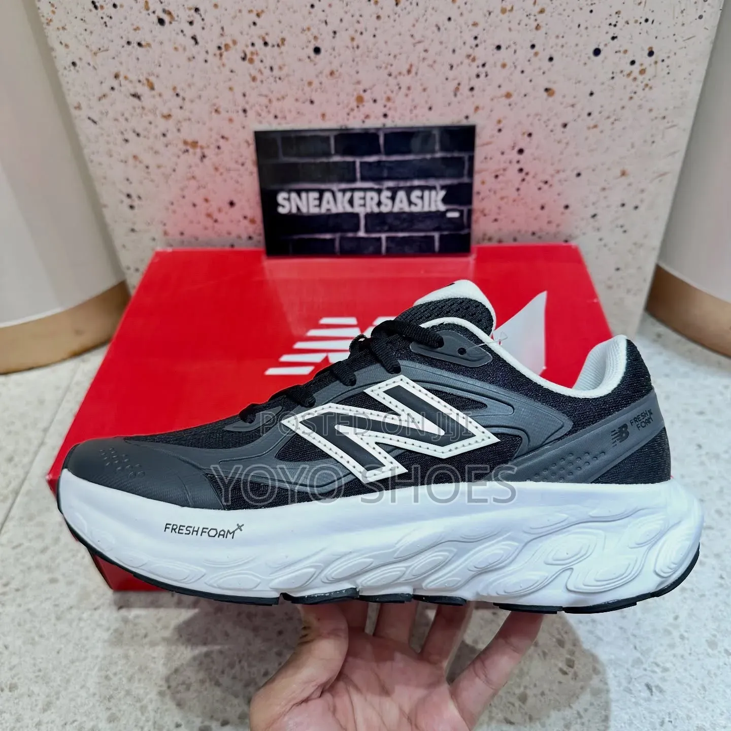 New Balance Fresh Foam Trainer (Black White /Unisex Fashion Sneakers