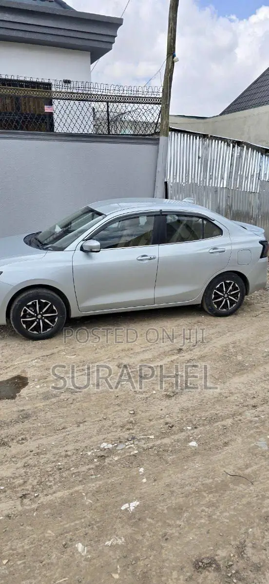 Suzuki Dzire 2025 Silver
