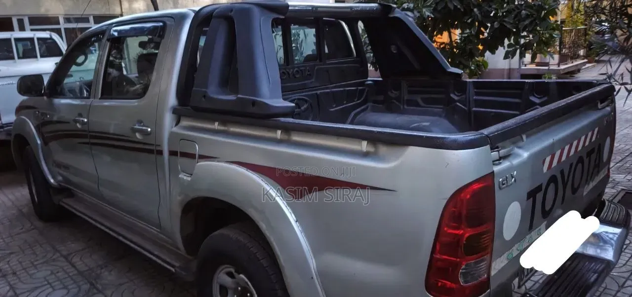 Toyota Hilux 2.5 D-4D Double Cab 4x4 SRX 2007 Silver