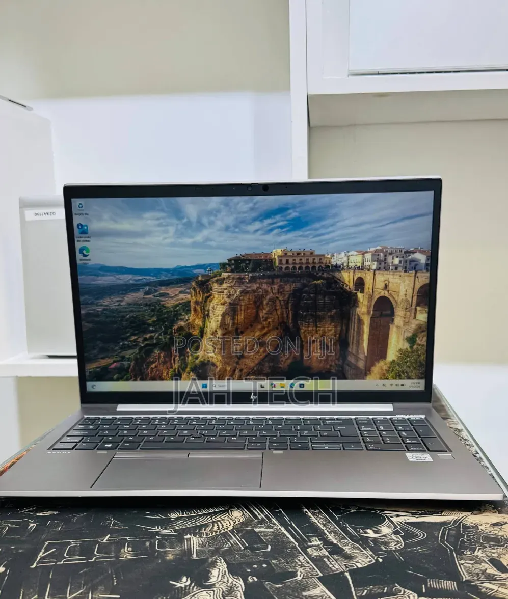 New Laptop HP ZBook Studio G8 16GB Intel Core i7 SSD 512GB