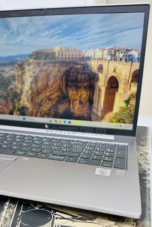 New Laptop HP ZBook Studio G8 16GB Intel Core i7 SSD 512GB