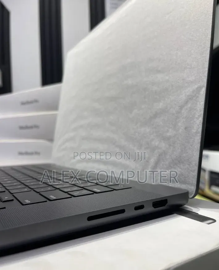 New Laptop Apple MacBook Pro 2024 M4 Max 48GB Apple M4 Max SSD 2T