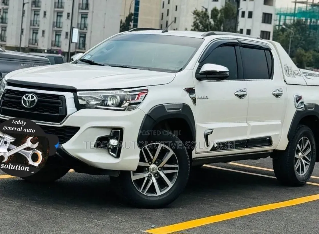 Toyota Hilux 2019 White