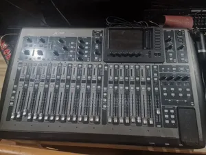 Bheringer Digital Mixer ×32