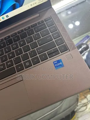 New Laptop HP ZBook Firefly G8 16GB Intel Core i5 SSD 512GB