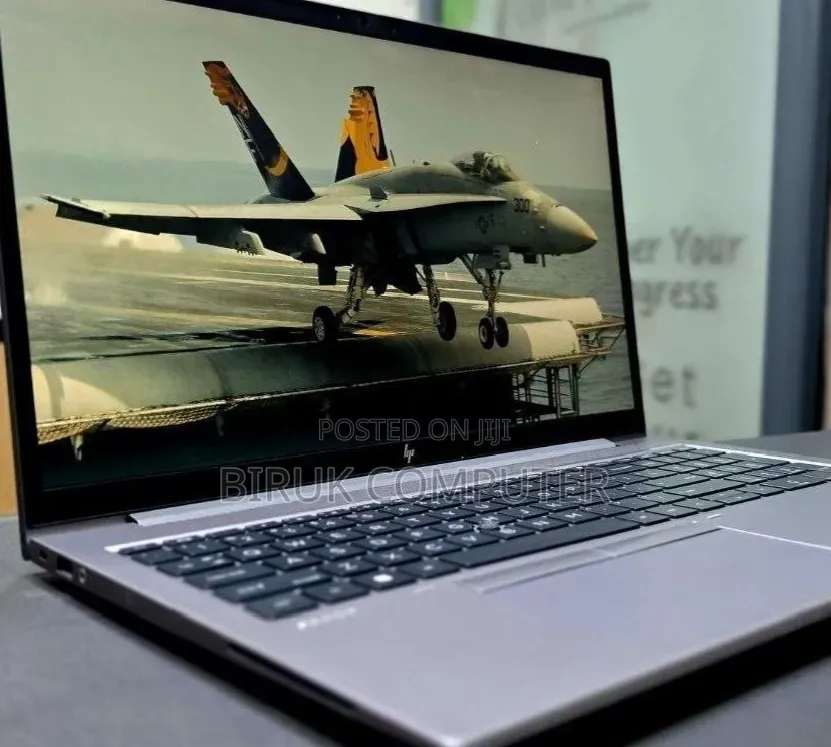 New Laptop HP ZBook Firefly G8 16GB Intel Core i5 SSD 512GB