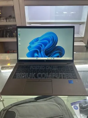 New Laptop HP ZBook Firefly G8 16GB Intel Core i5 SSD 512GB