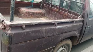 Nissan Navara 1987 Red