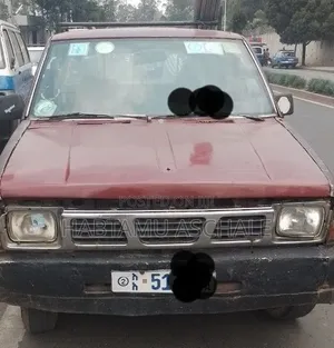 Nissan Navara 1987 Red