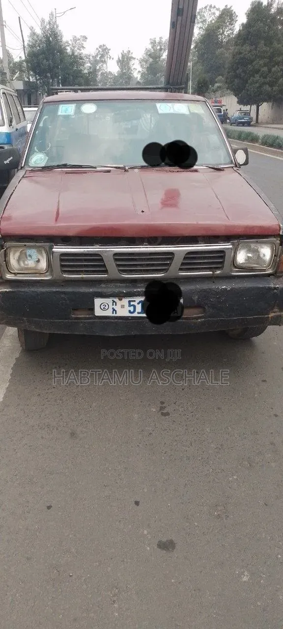 Nissan Navara 1987 Red