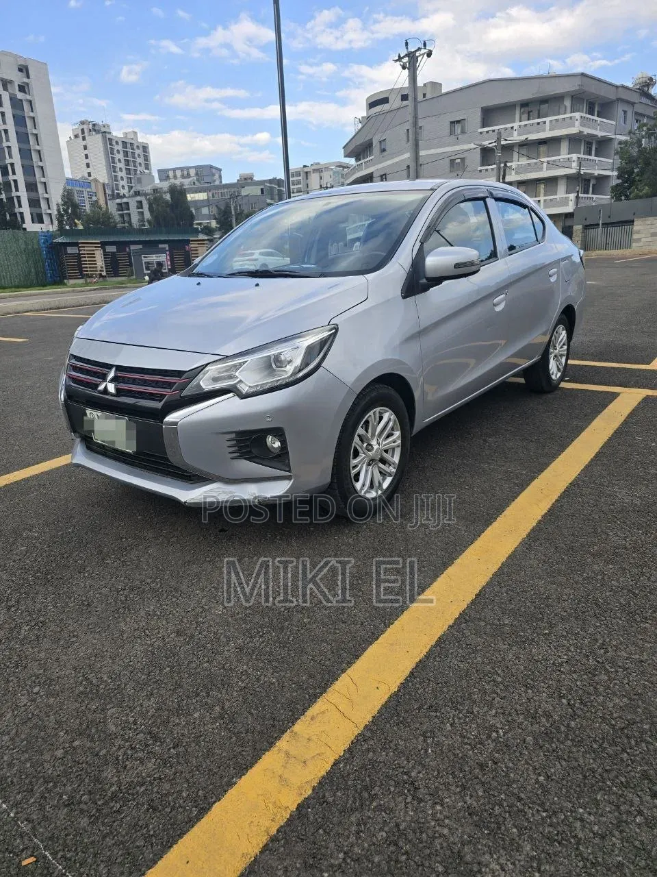 Mitsubishi Attrage 2022 Silver