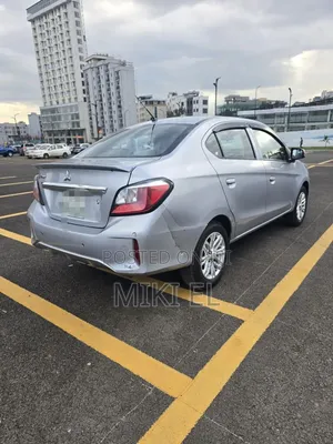 Mitsubishi Attrage 2022 Silver