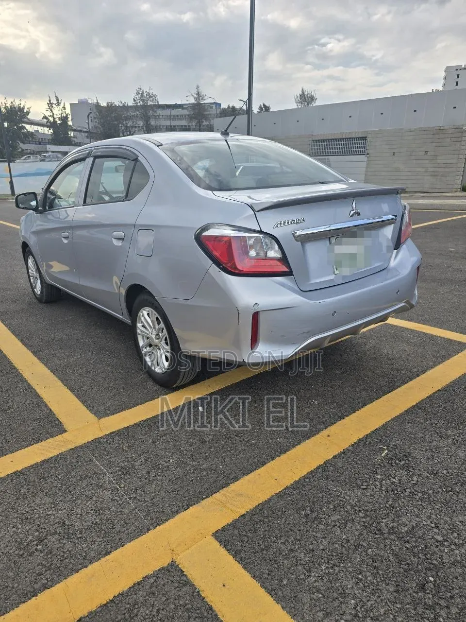 Mitsubishi Attrage 2022 Silver