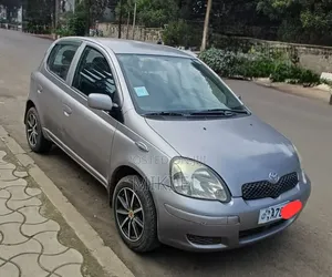 Toyota Vitz 1.3 AWD 5dr 2004 Gray