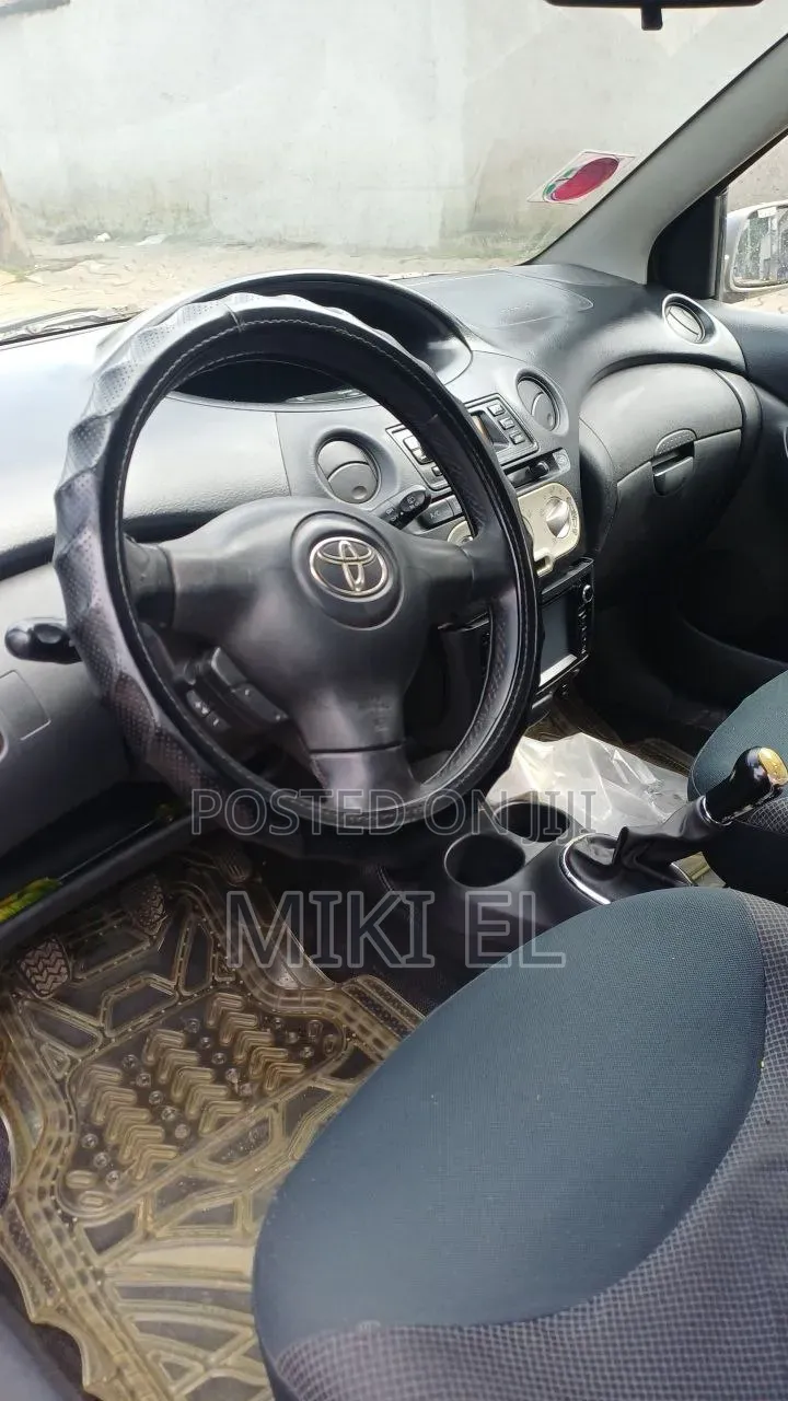 Toyota Vitz 1.3 AWD 5dr 2004 Gray