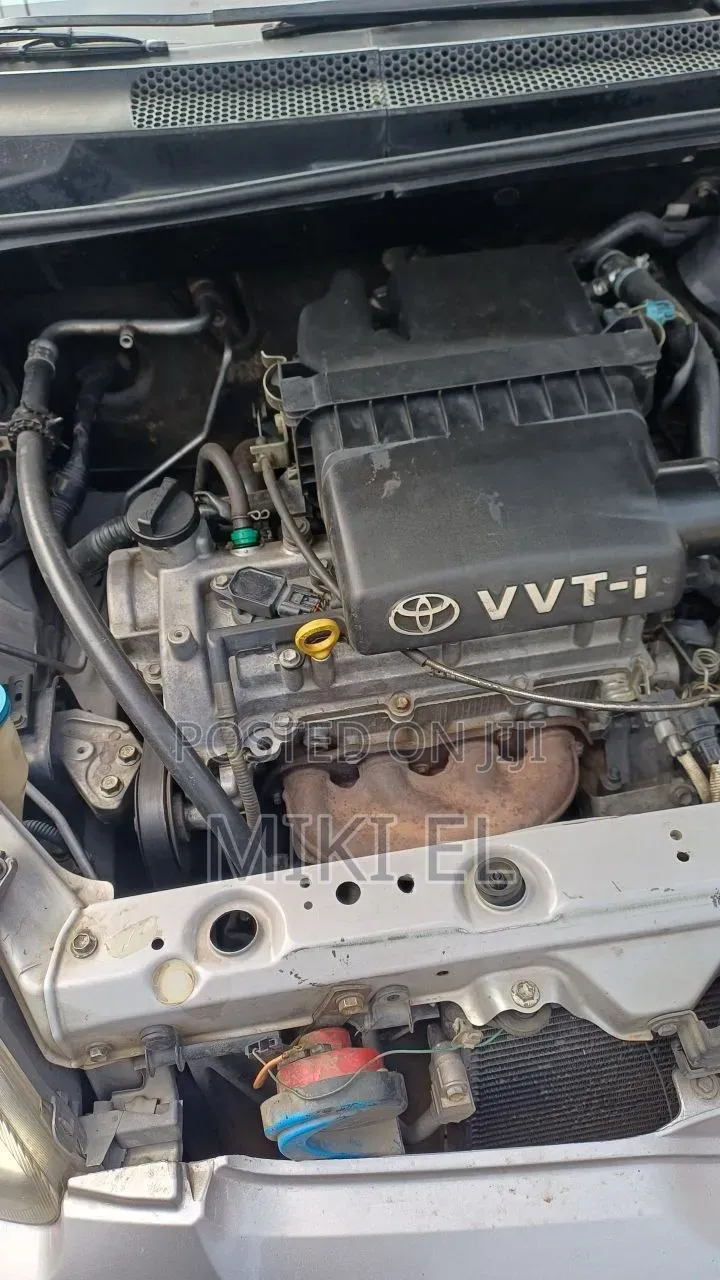 Toyota Vitz 1.3 AWD 5dr 2004 Gray