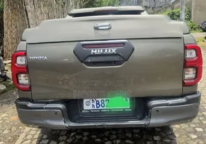 Toyota Hilux 2021 Gold