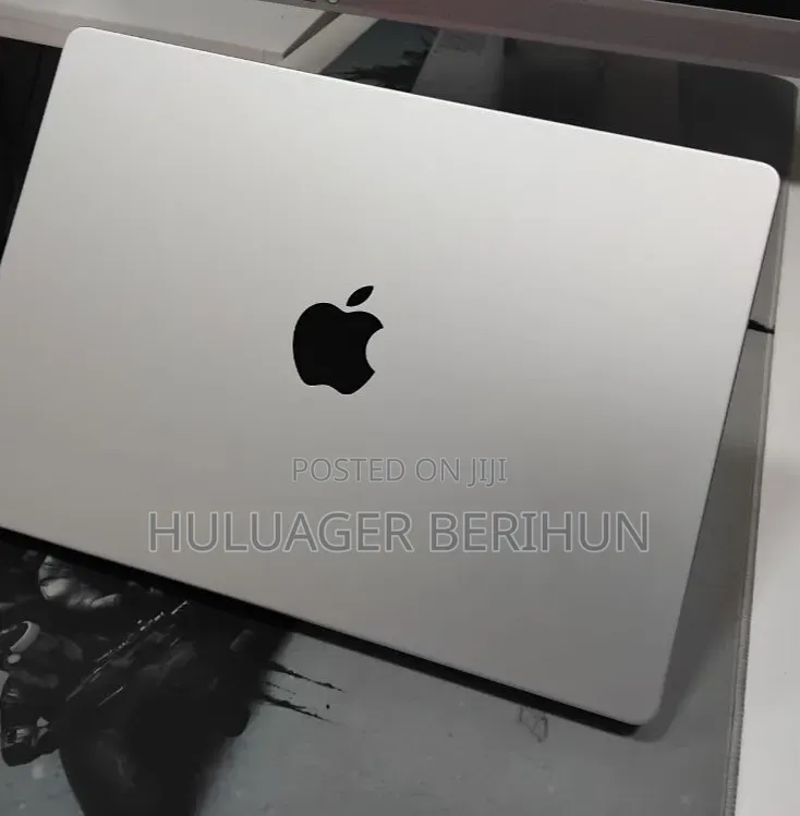 New Laptop Apple MacBook Pro 2024 M4 16GB Apple M4 SSD 512GB