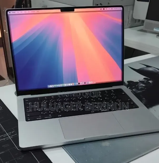 New Laptop Apple MacBook Pro 2024 M4 16GB Apple M4 SSD 512GB