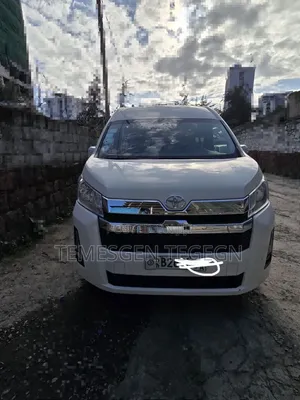 Toyota HiAce 2021 White