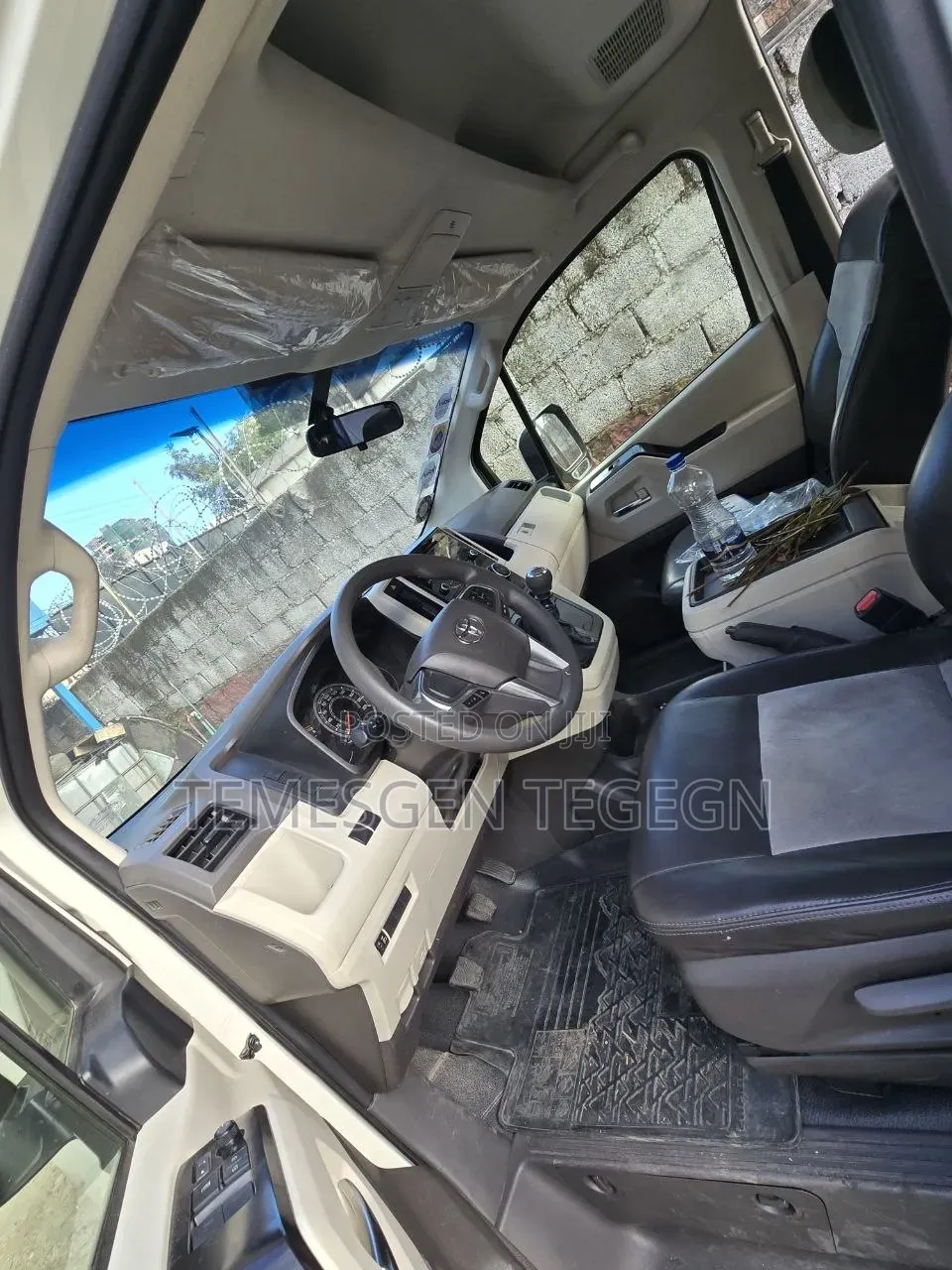 Toyota HiAce 2021 White
