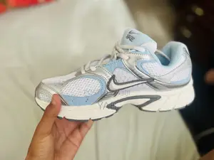 Nike V2K ( Size 40 )