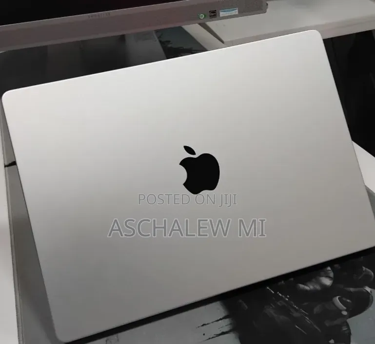 New Laptop Apple MacBook Pro 2024 M4 16GB Apple M4 Pro SSD 512GB