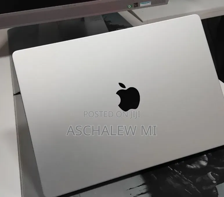 New Laptop Apple MacBook Pro 2024 M4 16GB Apple M4 Pro SSD 512GB