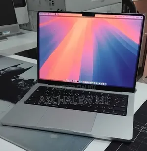 New Laptop Apple MacBook Pro 2024 M4 16GB Apple M4 Pro SSD 512GB
