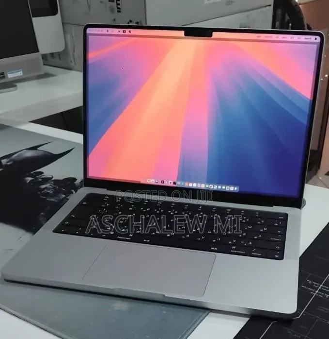 New Laptop Apple MacBook Pro 2024 M4 16GB Apple M4 Pro SSD 512GB