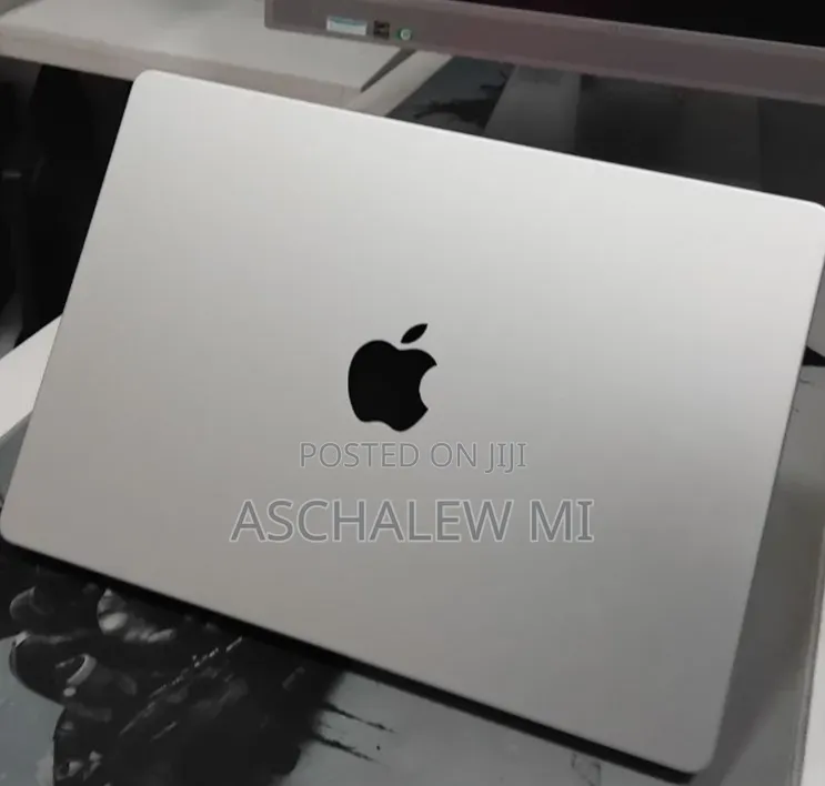 New Laptop Apple MacBook Pro 2024 M4 16GB Apple M4 Pro SSD 512GB