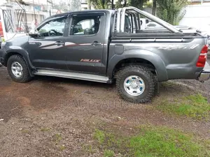 Toyota Hilux 2012 Black