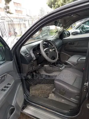 Toyota Hilux 2012 Black