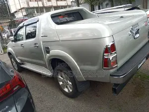 Toyota Hilux 2012 Silver