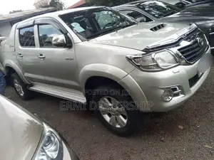 Toyota Hilux 2012 Silver