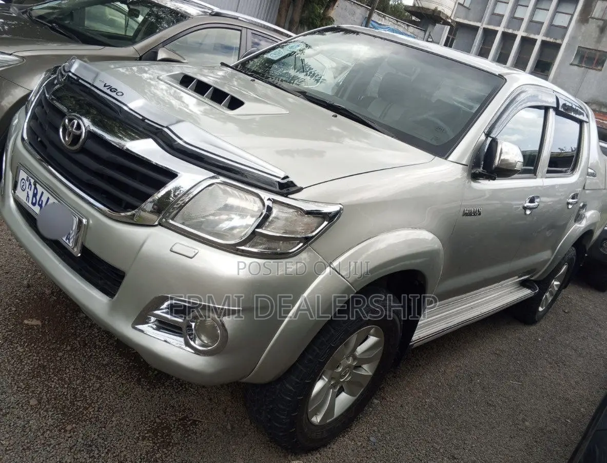 Toyota Hilux 2012 Silver