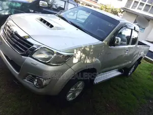 Toyota Hilux 2012 Silver