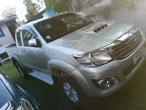 Toyota Hilux 2012 Silver