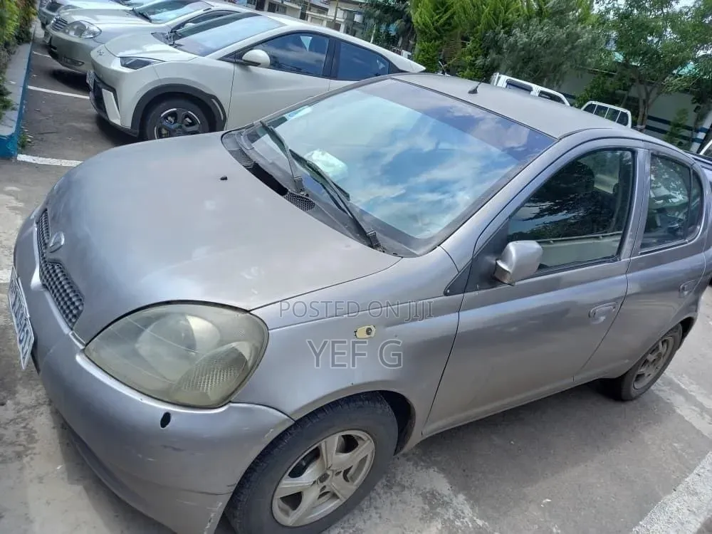 Toyota Vitz 2001 Silver