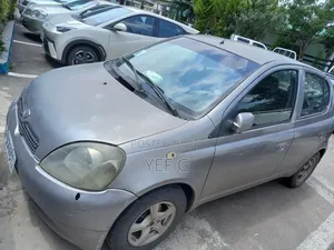 Toyota Vitz 2001 Silver
