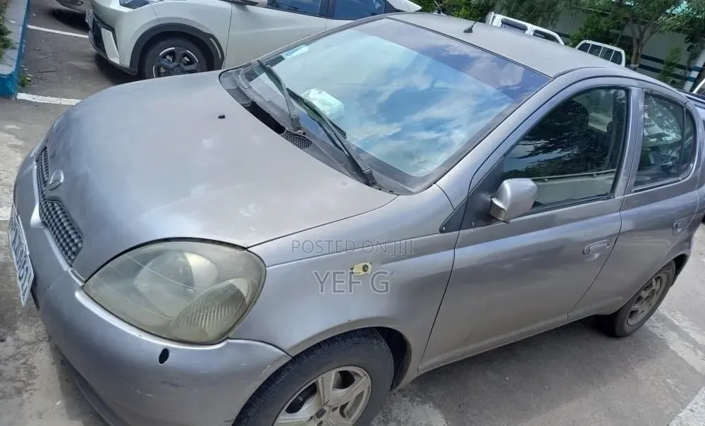Toyota Vitz 2001 Silver
