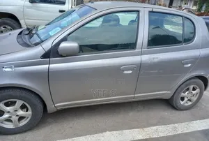 Toyota Vitz 2001 Silver