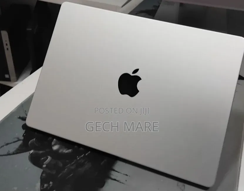 New Laptop Apple MacBook Pro 2024 M4 16GB Apple M4 Max SSD 512GB