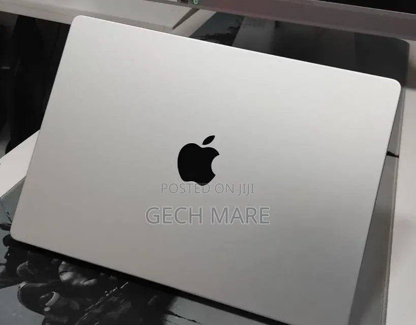 New Laptop Apple MacBook Pro 2024 M4 16GB Apple M4 Max SSD 512GB
