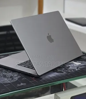New Laptop Apple MacBook Pro 2022 M2 16GB Apple M2 SSD 1T