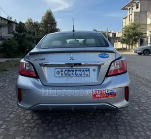 Mitsubishi Attrage 2022 Silver